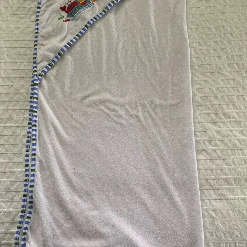 Babies R Us 2012 White With Blue‎ Trim Lobster Hooded Towel Size 28
